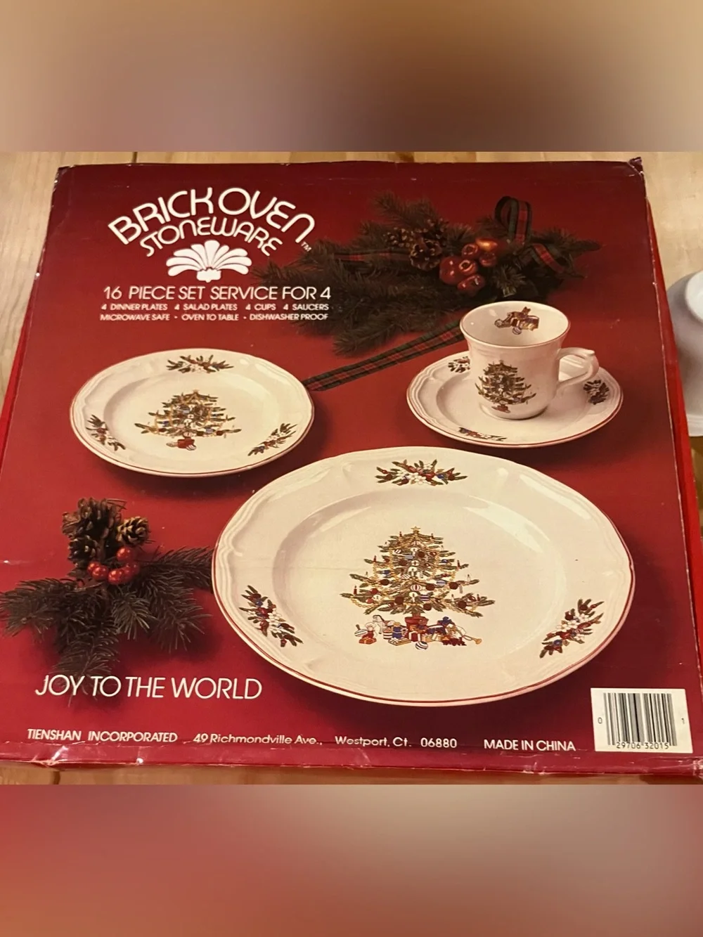 EUC Brick Oven Stoneware Joy to the World' Holiday Dinnerware Set (16-Piece)
